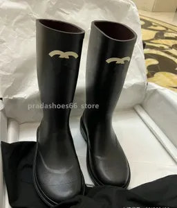 2023 Nouveau fond épais style anglais Chelsea Martin bottes de pluie chaussures canal mode confortable luxe designer chaussures en caoutchouc femmes mi-longueur bottes courtes ff