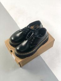 2023 Nieuwe dikke Martin -schoenen voor vrouwen Low Cut Dround Round Toe Casual Dames Muffin Sole Short Shoes