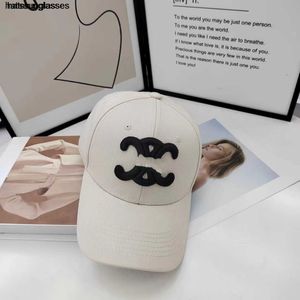 2023 New Triumphal Arch Logo casquette de baseball Version coréenne des femmes Face Show Small ins Marque de mode Duck Tongue Hat Four Season Men