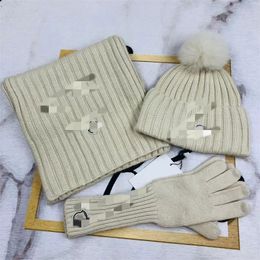 2023 Nieuwe Winter Wol Warme Sjaal Hoed Handschoen Set Luxe Mode Casual Sjaal Heren en Dames Designer Merk Klassieke Letter Hoed Glove2698