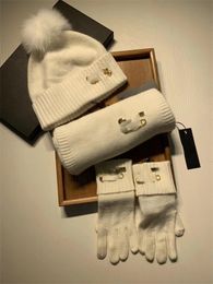 2023 nuevo invierno lana caliente bufanda sombrero guante conjunto de lujo moda casual bufanda hombres y mujeres diseñador marca clásica letra sombrero guante