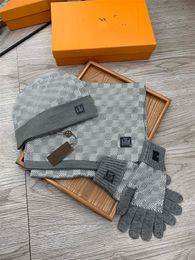 2023 Nieuwe Winter Wol Warme Sjaal Muts Handschoen Set Luxe Mode Casual Heren En Dames Plaid Merk Klassieke Letter Gebreide Muts Grote Hals Glove122