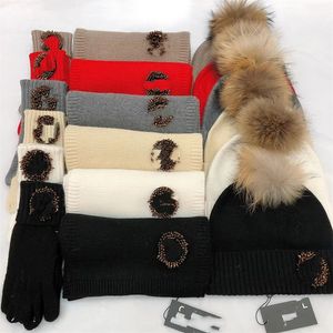 2023 Nouveau hiver laine chaude écharpe chapeau gant ensemble de luxe mode écharpe décontractée hommes et femmes designer marque classique lettre chapeau gantAA1178
