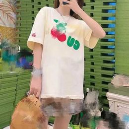 2023 nueva camiseta de alta calidad para mujer, versión de manga, camisa con letras de cereza, bordado pequeño, suelta, relajada, Unisex