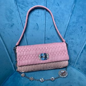 2023 Nuevo bolso de hombro para mujer Bolso de alta calidad Bolso con cadena de piel de oveja con gemas de cristal El uso súper suave de pedrería de vidrio es muy fuerte