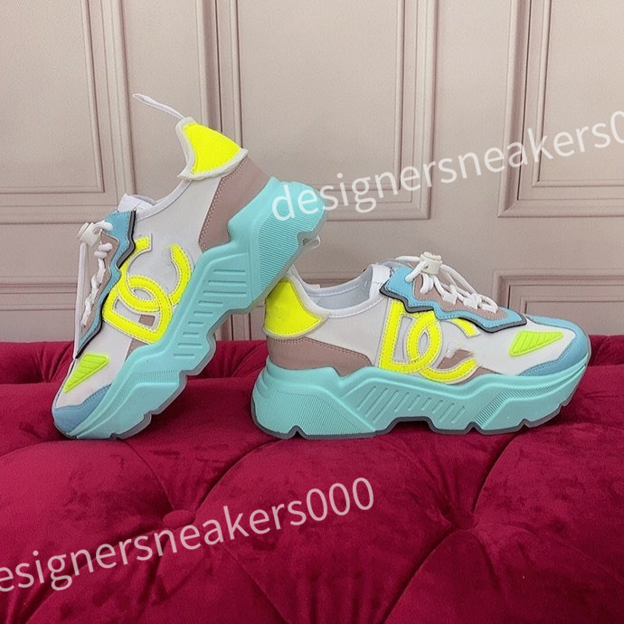 2023 New Womens Designer Shoe Sports Sapatos casuais viagens moda feminina feminina plana sapatos de laço de couro tênis tênis Lady Sneakers