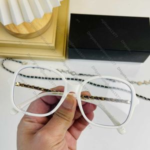 2023 nouvelles lunettes de soleil à chaîne Xiangjia 2207 mode féminine boîte polyvalente anti lumière bleue lunettes unies 115SIBMJR