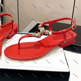 2023 Las más nuevas sandalias de diseño de lujo de calidad superior de nivel superior Zapatillas de piel de oveja para mujer sandalias de mujer deslizadores deslizantes deslizantes sandales zapato 35-40 con caja