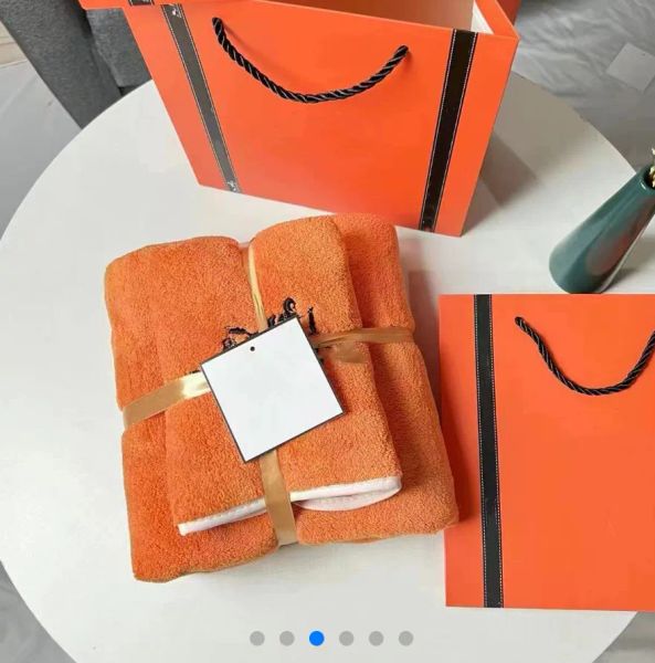 2023 Nouvellement arrivé Ensemble de serviettes de bain de luxe Corail Velours Designer Serviette Lettre Serviettes pour le visage Absorbant Hommes Femmes Débarbouillettes Serviettes