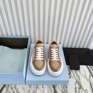 2023 Nylon Luxurys Gabardine Ins Platform Damesschoenen Triple Black Witte Lady Fashion Flat Leisure Canvas Designers Sneaker met doos stofzak