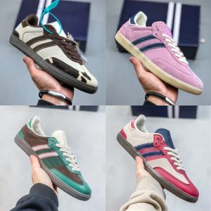 2023 OG Nottitle Imprimé de vache Marron Chaussures décontractées Pink Green Woman Men Sports Low Sneakers 36-45