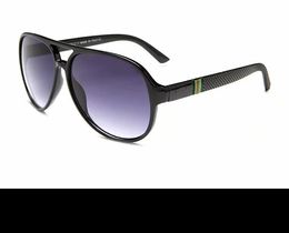 Les lunettes de soleil 2023 Outdoor Luxury Classic 1065 conviennent aux hommes et aux femmes avec des lunettes de soleil élégantes et exquises