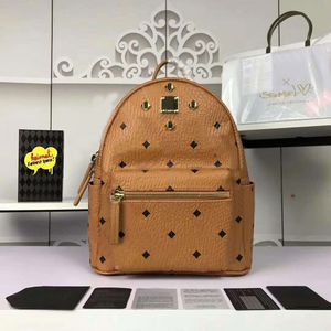 2023 Packbag Travel Backpack Koreaanse versie Sport Outdoor Packs M Punk Studded Shoulder Bag Men and Women Student Bag 5731