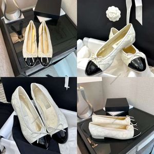 2023 Paris Designer de luxe Black Ballet Flats Chaussures Femmes Marques matelassées en cuir véritable Slip sur Ballerina Round Toe Ladies Chanele Dress Shoes