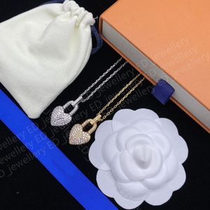 2023 Pendent Gold and Sier Love Bag Fashion Letter Simple Saint Valentin's Day Lovers Collier Jewelry Wedding
