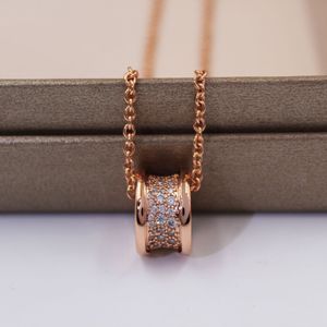 Collier pendentif médaillon pour femmes, chaîne de clavicule en cristal CZ exquis, accessoires de bijoux à la mode, 2023