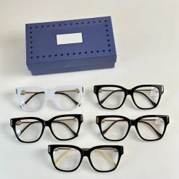 2023 Lunettes de soleil plates légères sans degré personnalisées et mignonnes pour filles, conception de jambe en alliage de titane de haute qualité avec montures noires et blanches, style assorti pour les vêtements de vie