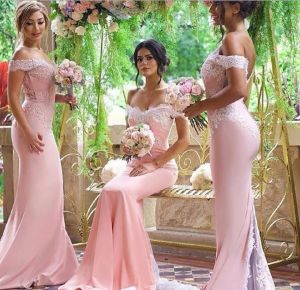 2023 Roze zeemeermin bruidsmeisje jurken van de schouderbanden ruches vloer lengte kanten applique ruched mouwloze satijn op maat gemaakte plus size maid of honor jurken
