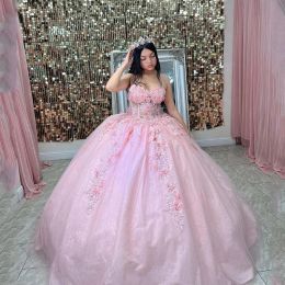 2023 Robes de quinceanera rose 3d en dentelle florale Applique perle enrée décolleté de balayage