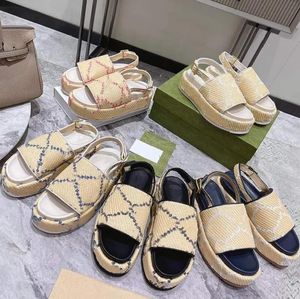 2023 Sandalias de plataforma Sandalias de diseñador Mujer Hombre Diapositivas Zapatillas multicolores Borgoña Mini tela de impresión Correas de suela de goma Chanclas planas de boda con caja NO380