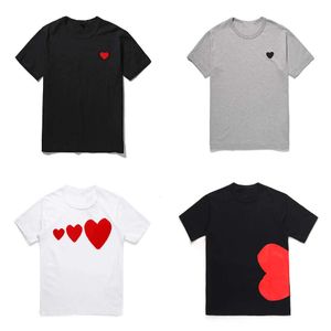 2023 Play Mens T-shirt Designer Red Comes Heart Women Women Abroids à la mode et décontractée