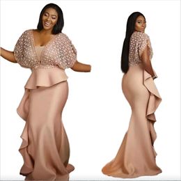 2023 Plus Size Afrikaanse Mermaid Prom Jurken V-hals Ruches Peplum Korte Mouwen Formele Avondjurken Vrouwen Trompet Speciale feestjurk