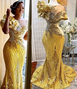 2023 Tallas grandes Árabe Aso Ebi Oro Lujoso Brillante Vestidos de baile Cristales con cuentas Elegante Noche Fiesta formal Segunda recepción Vestidos Vestido