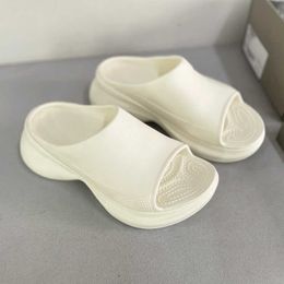 2023 poolcroc sandalen dames slijbanen slippers platform 5 cm dikke bodemschoenen ontwerper waterdichte zomerstrand open teen schoenen EU35-42 met doos no445