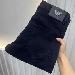 2023 Jeans da uomo neri dimagranti puri Primavera/estate Pantaloni di marca alla moda comodi elastici slim fit piccoli piedi
