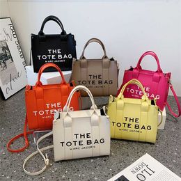 2023 Purses Clearance Outlet Online Sale Nouveau sac à bandoulière pour femme Le design de niche du sac fourre-tout