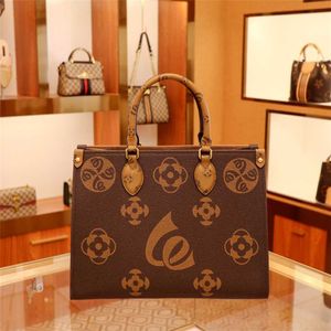 2023 Purses Clearance Outlet Online Sale Hong nouveau sac pour femmes en cuir ancien double face couleur assortie grande fleur Shopping Tote Large Bag