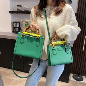 2023 Sacs à main Clearance Outlet Vente en ligne Top Brand épaule s pour femmes poignée en bambou sac à main de luxe sacs à main de créateur bandoulière nouveau sac fourre-tout mignon cartable