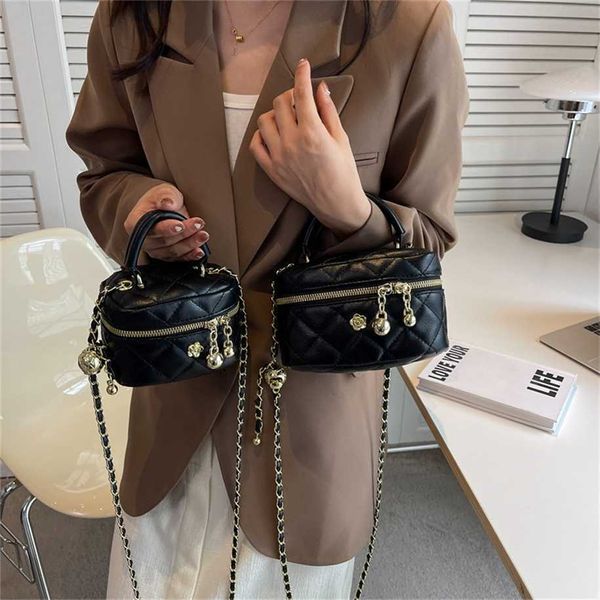 2023 Monederos Liquidación Outlet Venta en línea Moda para mujer pequeña bola de oro cosmético rombo bolso simple textura tendencia solo hombro cadena mensajero