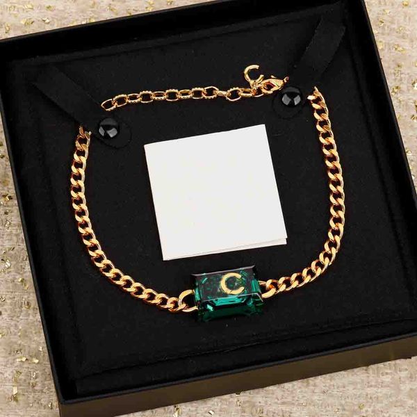 Collier pendentif rectangulaire à breloques de qualité 2023, couleur verte, avec boîte, broche de timbre, Style PS7517B L