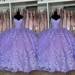2023 Robes de quinceanera papillon violet fleurs de floral dentelle applique spaghetti v robes de bal à col