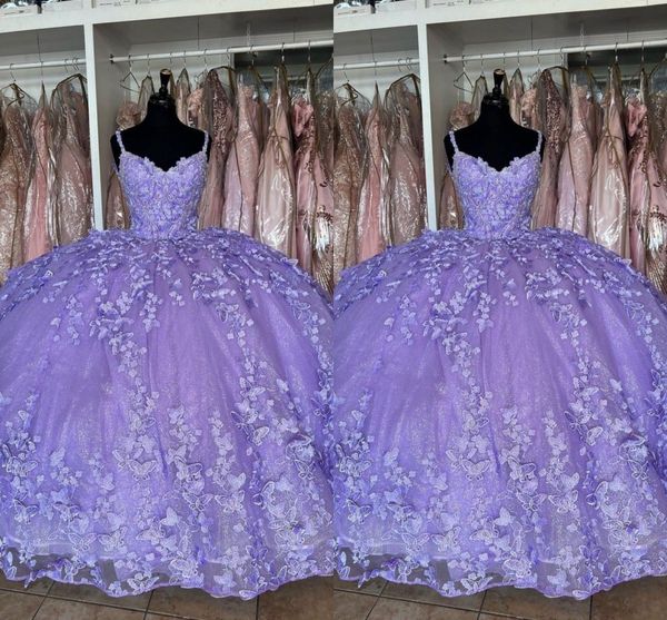 2023 Vestidos de quinceañera Mariposa púrpura Flores florales Apliques de encaje Espaguetis con cuello en V Vestidos de fiesta Vestido de fiesta formal de noche Dulce 15 niñas