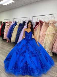 2023 Quinceanera -jurken Royal Blue Lades Lade Sweetheart Pailletten Sweet 16 Prom jurk Sweep trein baljurk tule prinses feestjurk aangepaste mouwloosheid