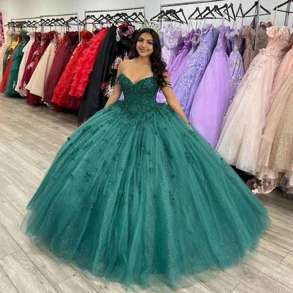 2023 robes de Quinceanera vert émeraude brillant robe de bal hors épaule perles de cristal fleurs 3D dentelle pour 15e anniversaire robe de bal longueur de plancher