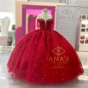 2024 Rouge Brillant De L'épaule Quinceanera Robes Robe De Bal Robe De Fête D'anniversaire Applique Perles Cristal Train Robe Chérie de 15
