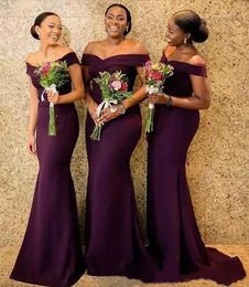 2023 Regency African Off the Shoulder Satin Long Bruidsmeisje jurken Ruches Sweep Train Wedding Gast of Honor Jurken jurken