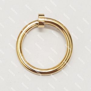 2023 Ring Woman Man Nail Love Band Ring Stones Design Schroef Sieraden Liefhebber Silver Gold Rings met tas