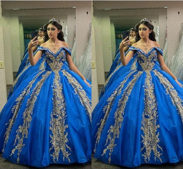 2023 Vestidos de quinceañera azul real y dorado con hombros descubiertos Apliques florales Perlas Princesa Dulce 16 Vestido Fiesta de graduación 173a