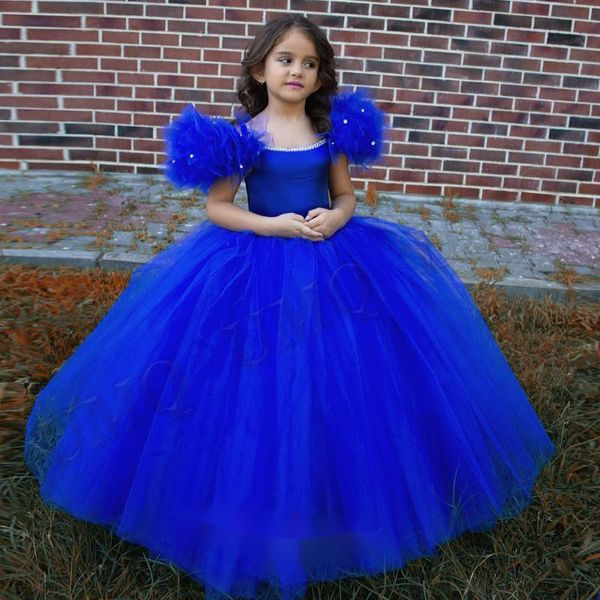 2023 Royal Blue Vestidos para niñas de flores para bodas Vestido de fiesta Fuera del hombro Mangas cortas Granos de cristal Tul Cumpleaños Niños Niña Vestidos de desfile Hasta el suelo