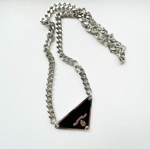 2023 S hanger kettingen mode voor man vrouw omgekeerde driehoeksontwerpers merk sieraden koppels van hoge kwaliteit temperament metalen ketting accessoires