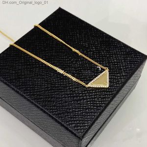 2023 S Vente Pendentif Colliers Mode pour Homme Femme 48cm Triangle Inversé Designers Marque Bijoux Hommes Femmes Z230727