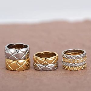 2023 S925 anillos de banda de diamantes de plata esterlina para mujeres de lujo brillante cristal Piedra Diseñador Anillo Joyería de boda sin caja