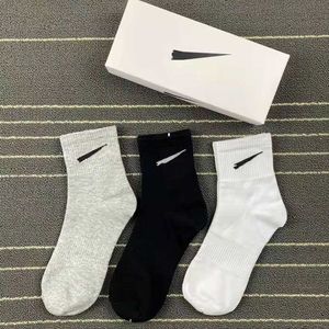 2023 Vente Sports Socks Couple Tubesocks Designer chaussettes pour hommes Personnalités Femme Design Teacher School Style Couleur mixte N City Socks For Man Women Pu