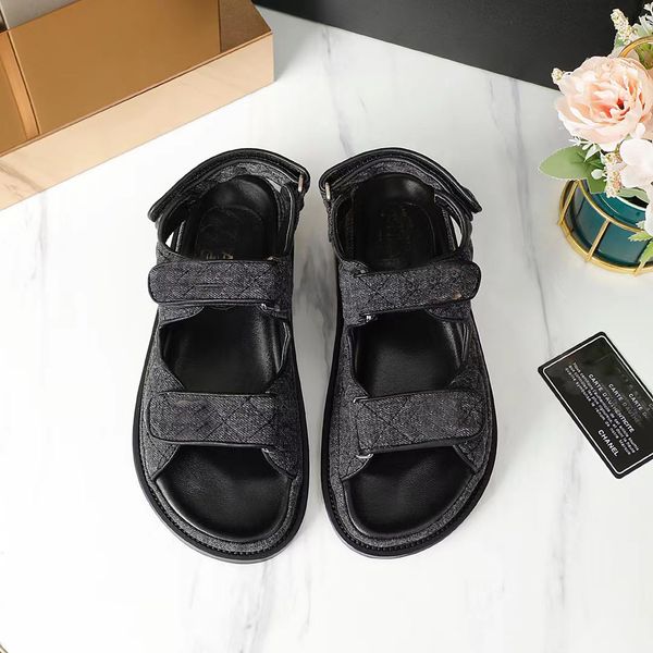 2023 Sandalen kleine weiße Schuhe Designer Luxus Top Edition MC Sportschuhe Verkauf China Red Tail Italienisch importiert Seidenleder Casual Männer und Frauen kostenlose passende Box