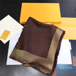 2023 Bufanda Diseñador Moda real Mantenga bufandas de alta calidad Seda simple Accesorios de estilo retro para mujer Twill Scarve 11 colores247l
