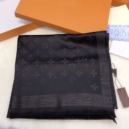 2023 Écharpe des designer écharpes de soie femme Fashion Gold thead motif imprimé concepteurs minces châles sans box180 -70
